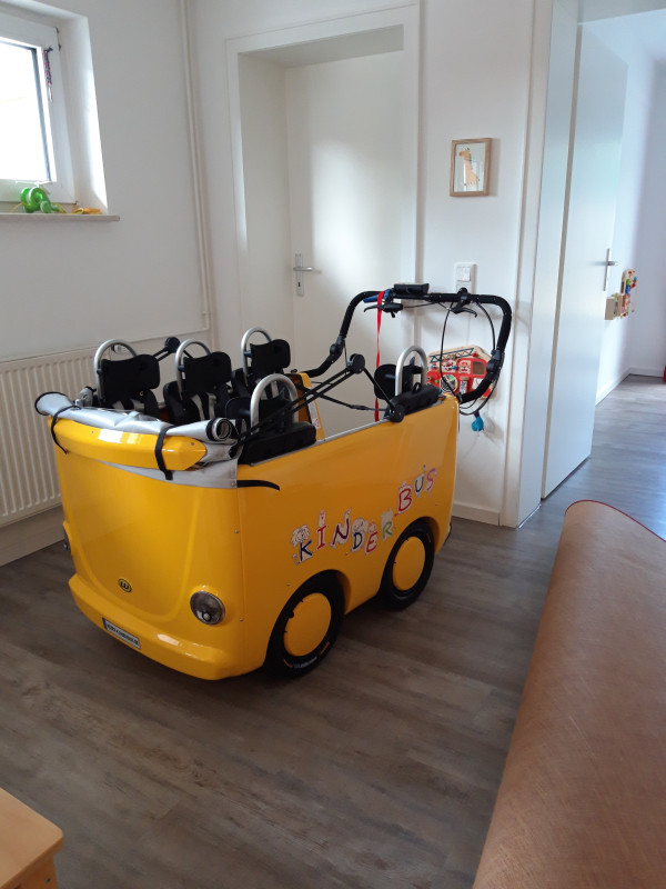 Zwei Kinderbusse